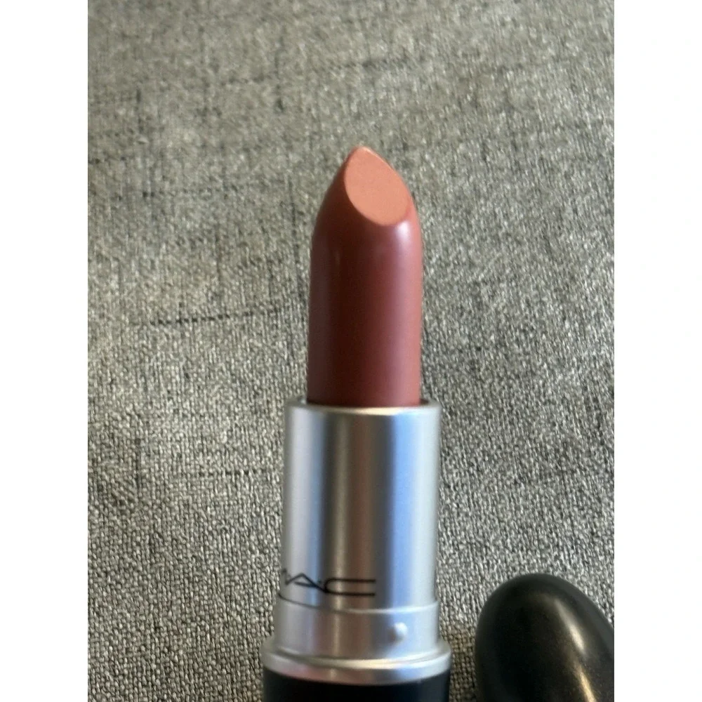 MAC Maximal Lipstick Matte - Velvet Teddy #617 - Full Size No Box